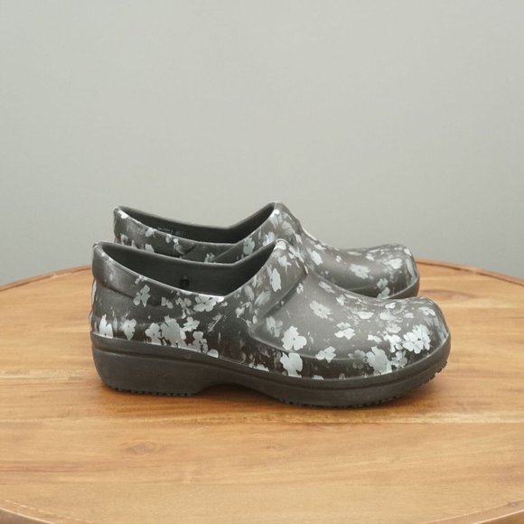 Crocs Womens Neria Pro II Clogs Nursing Shoes Black Gray Floral Rubber Size 7 - Picture 1 of 11